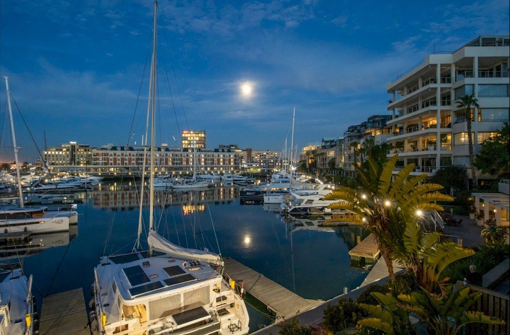 Executive Yacht View One Bedroom Marina Apartment - 309