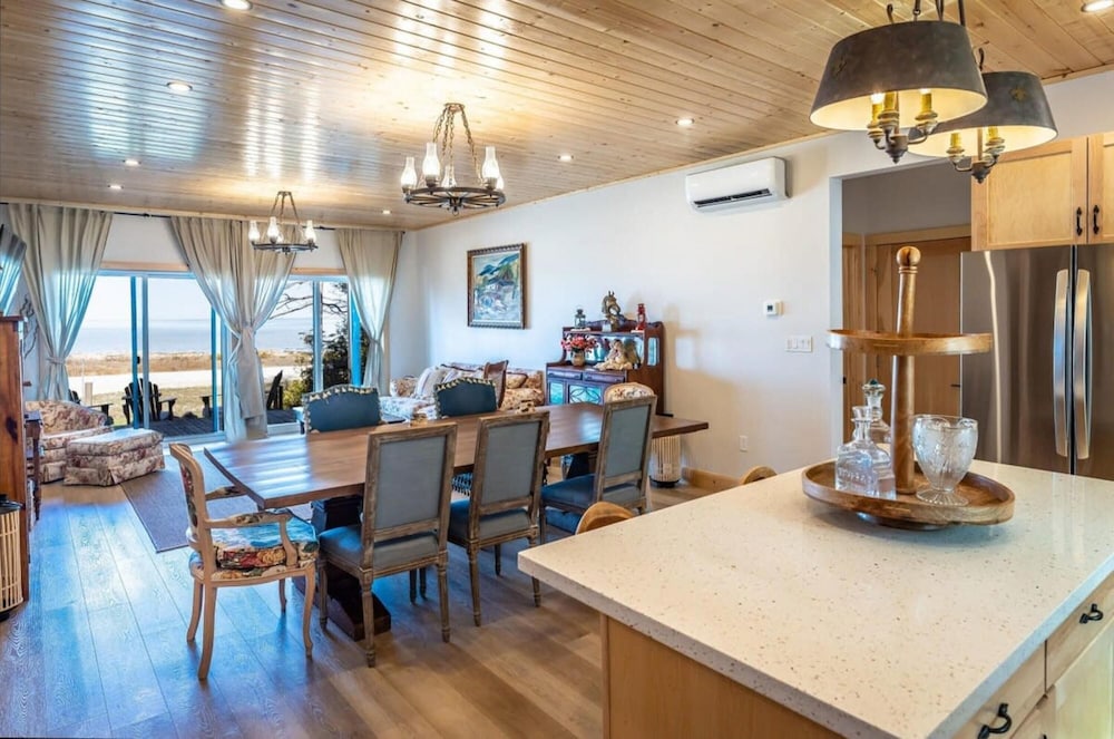 Luxury Lakefront Cottage - The Shining Star