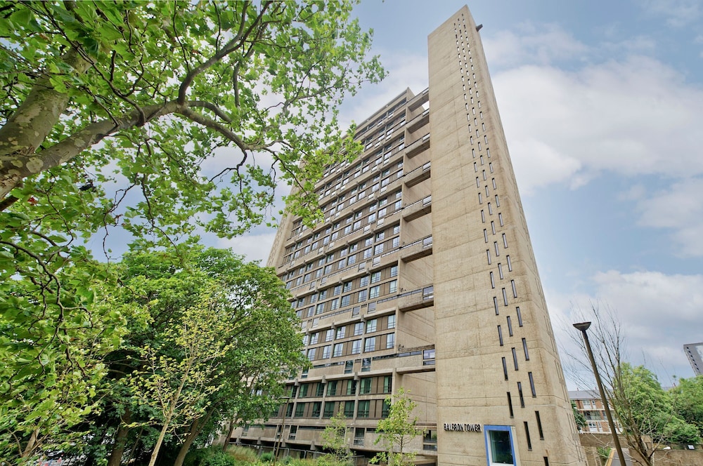 Luxury Two-bedroom Flat in East London s Poplar