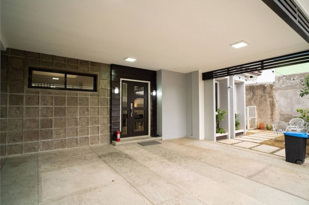 3bd Lux City Oasis LAS Pinas