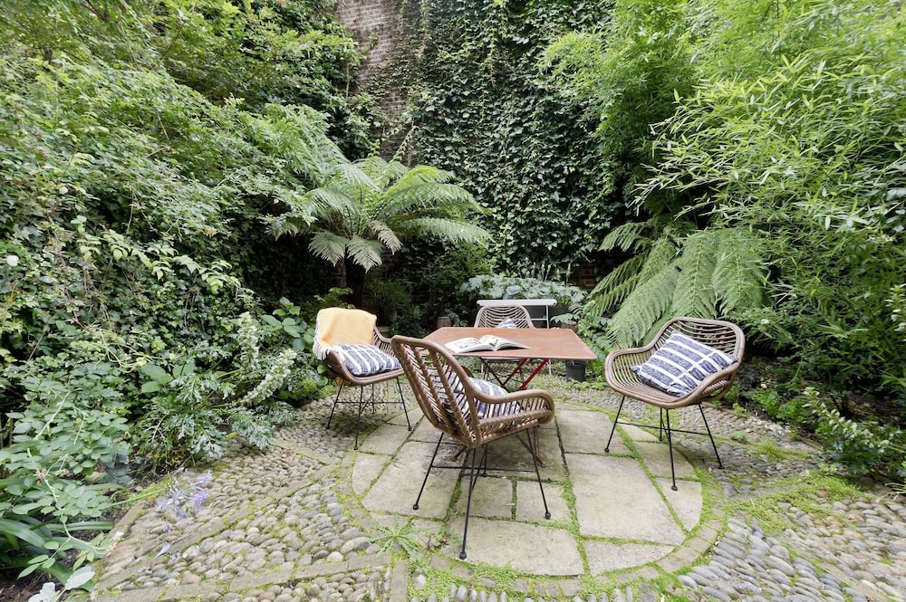 Gorgeous Stylish Interior Designed 5 Bed Home in Holland Park - Superb Location