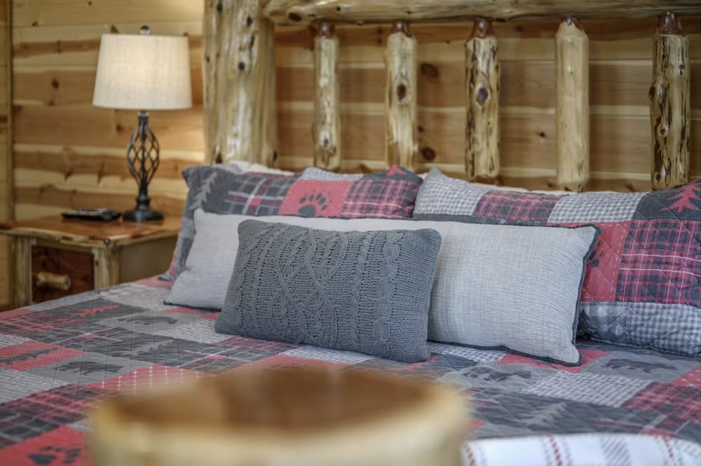 Three Bears Hideout Luxury Mountain Cabin Getaway for Families Groups