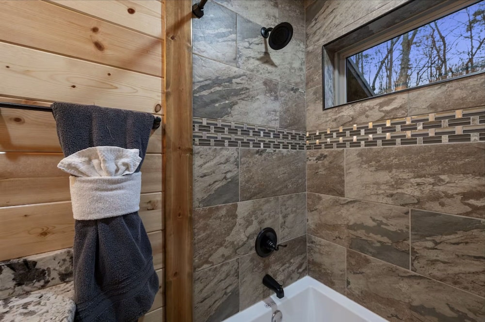 Three Bears Hideout Luxury Mountain Cabin Getaway for Families Groups