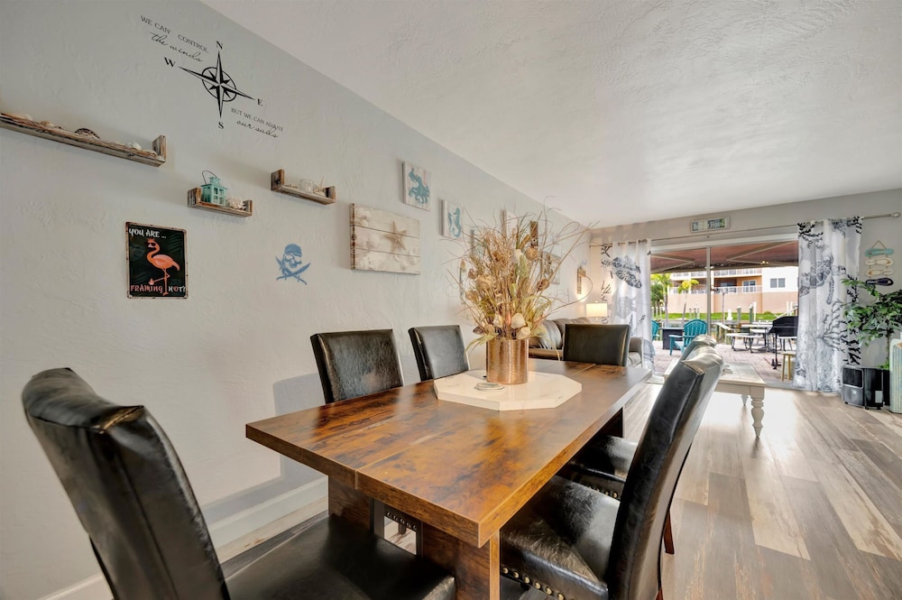 Dolphin Suite 2B Pet Friendly Waterfront Dock
