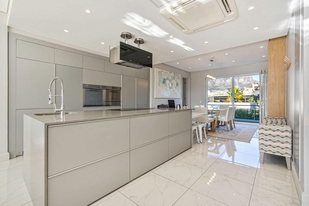 Waterfront Deluxe One Bedroom Apartment - 503