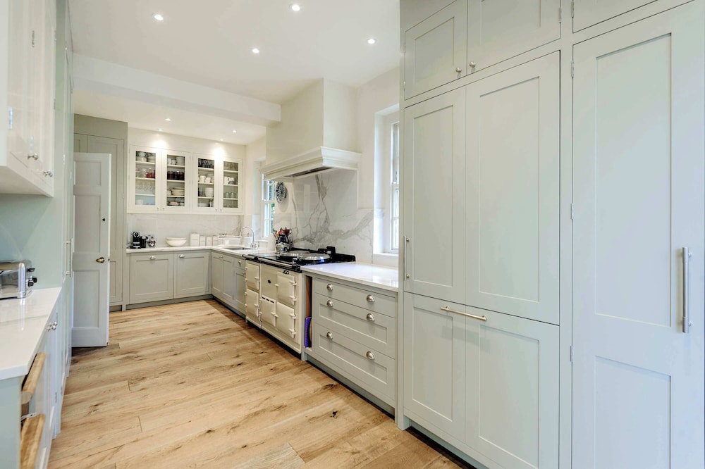 Beautiful Family Home w Garden Pool - Wimbledon