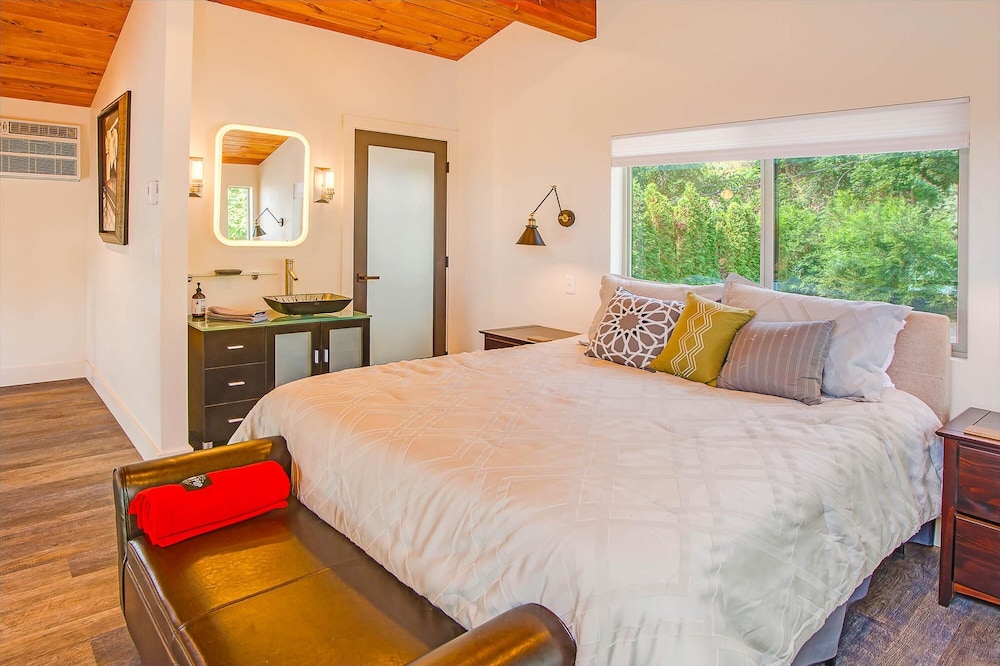 Lake Level Chalet in Oroville