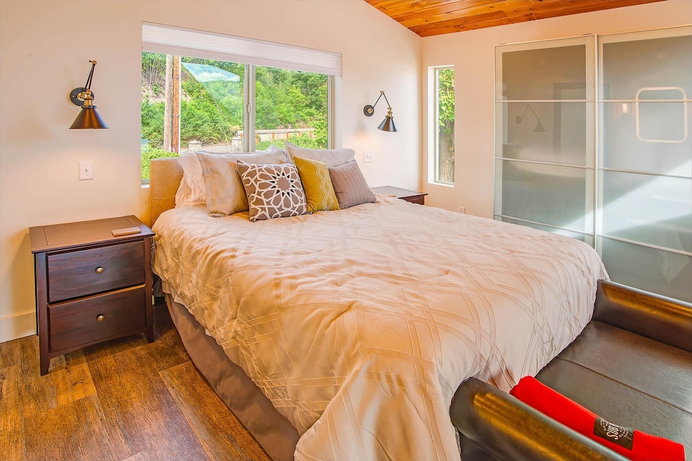 Lake Level Chalet in Oroville