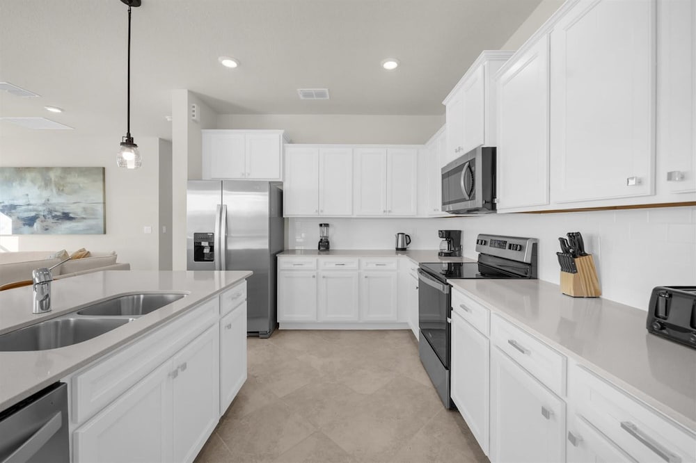 Elegant 6BR Home Perfect for Families