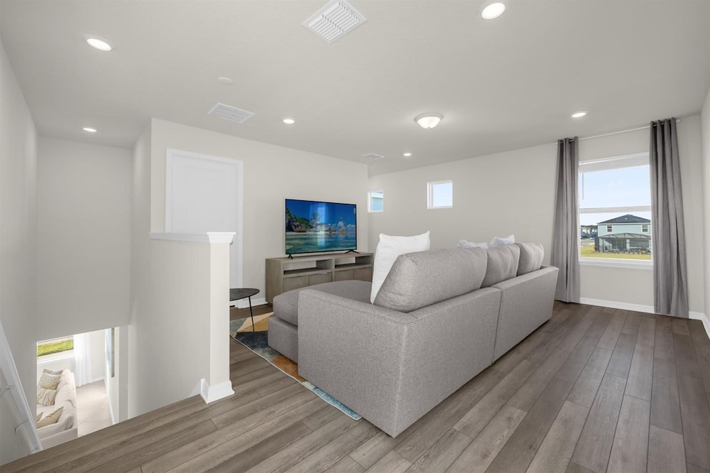 Elegant 6BR Home Perfect for Families