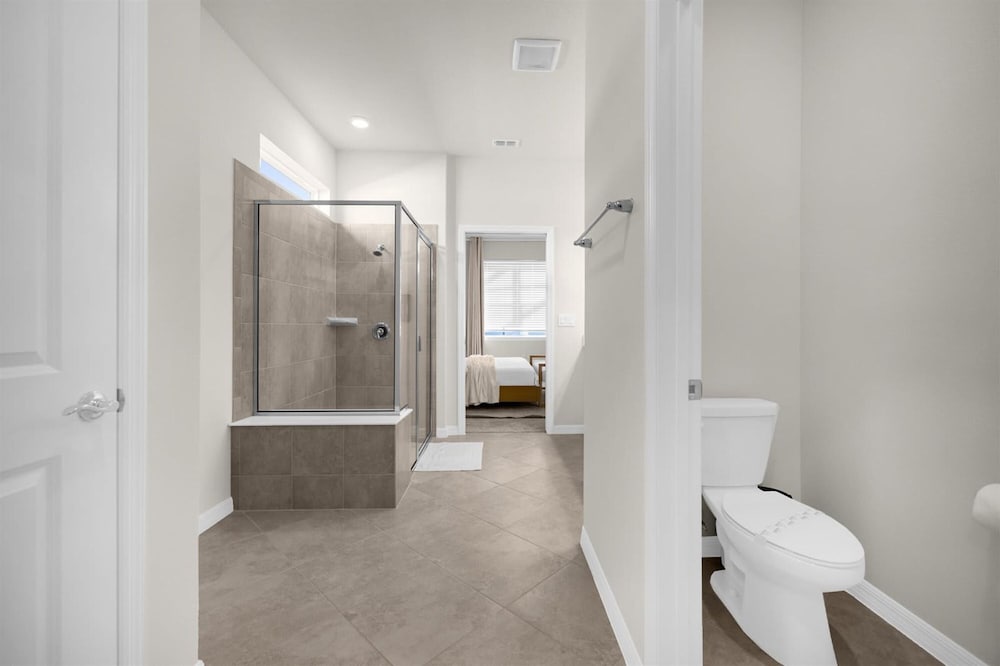 Elegant 6BR Home Perfect for Families