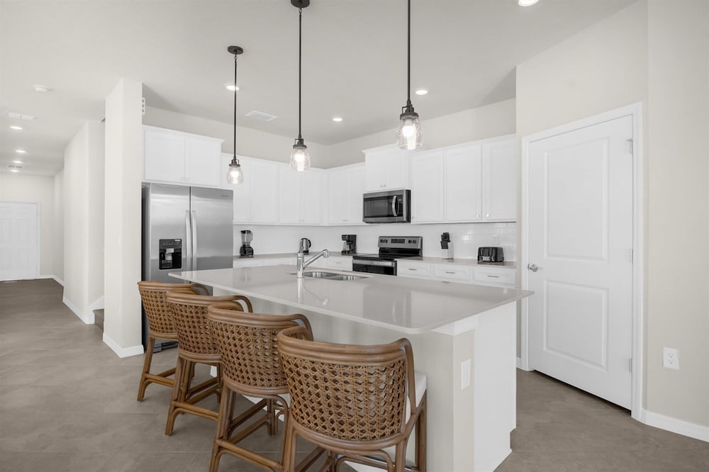 Elegant 6BR Home Perfect for Families