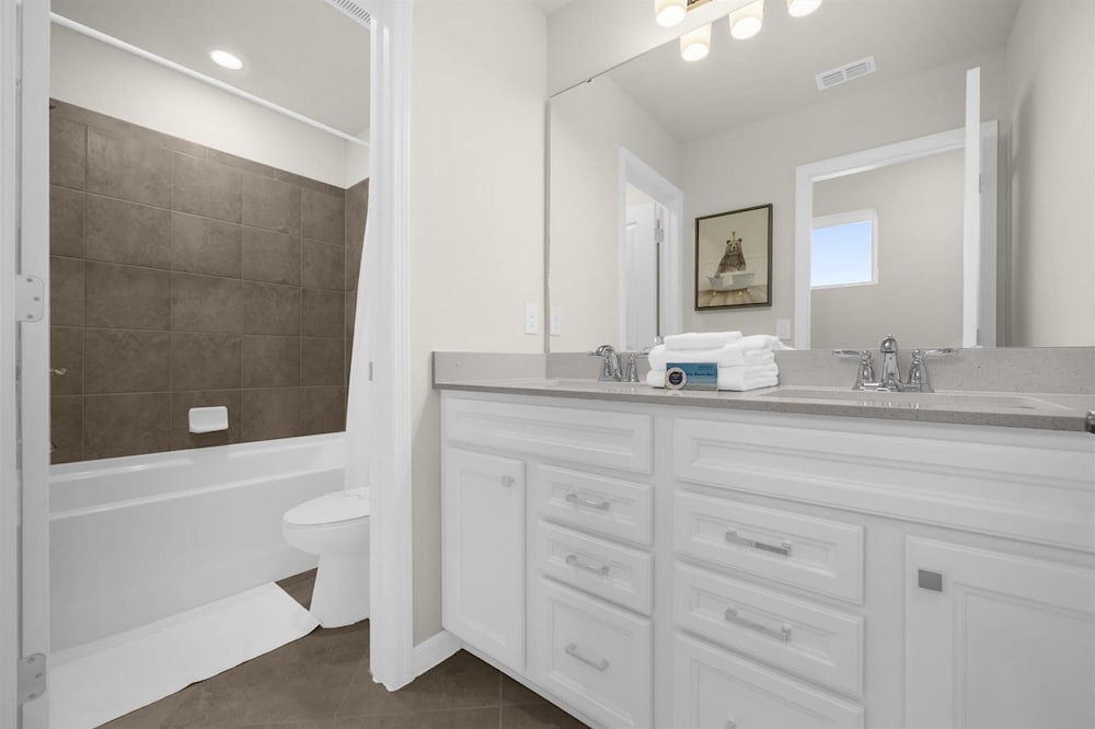 Elegant 6BR Home Perfect for Families