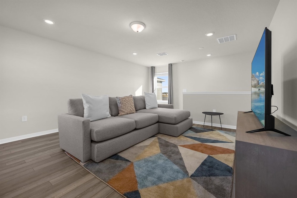 Elegant 6BR Home Perfect for Families