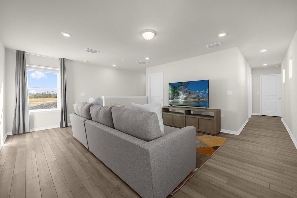 Elegant 6BR Home Perfect for Families