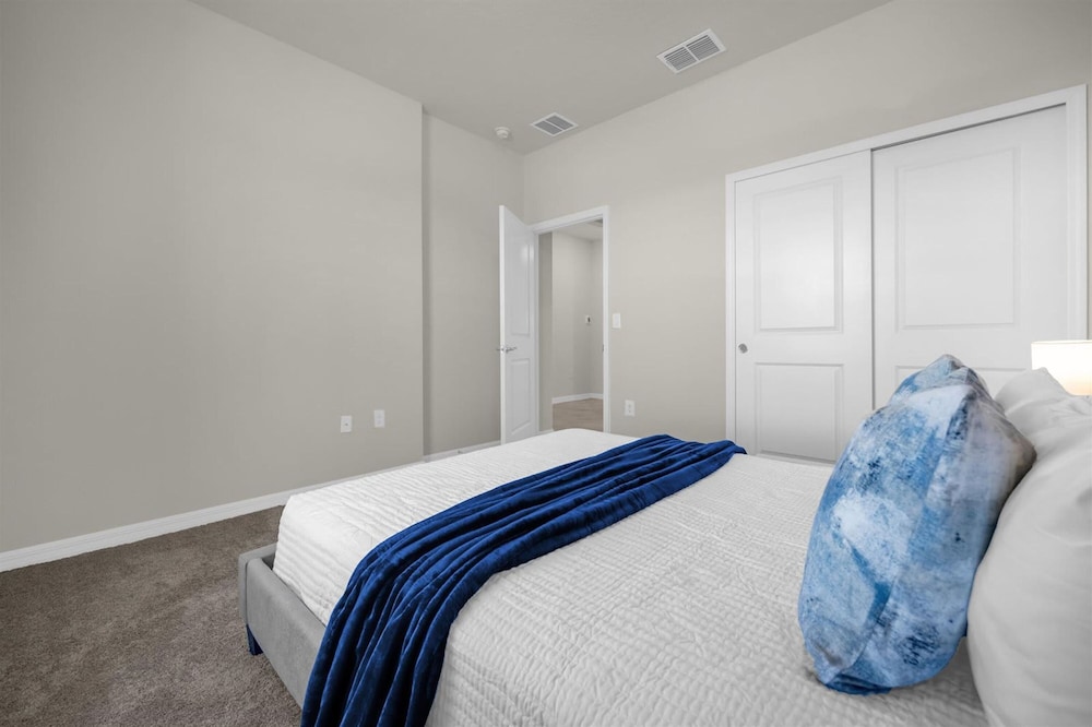 Elegant 6BR Home Perfect for Families