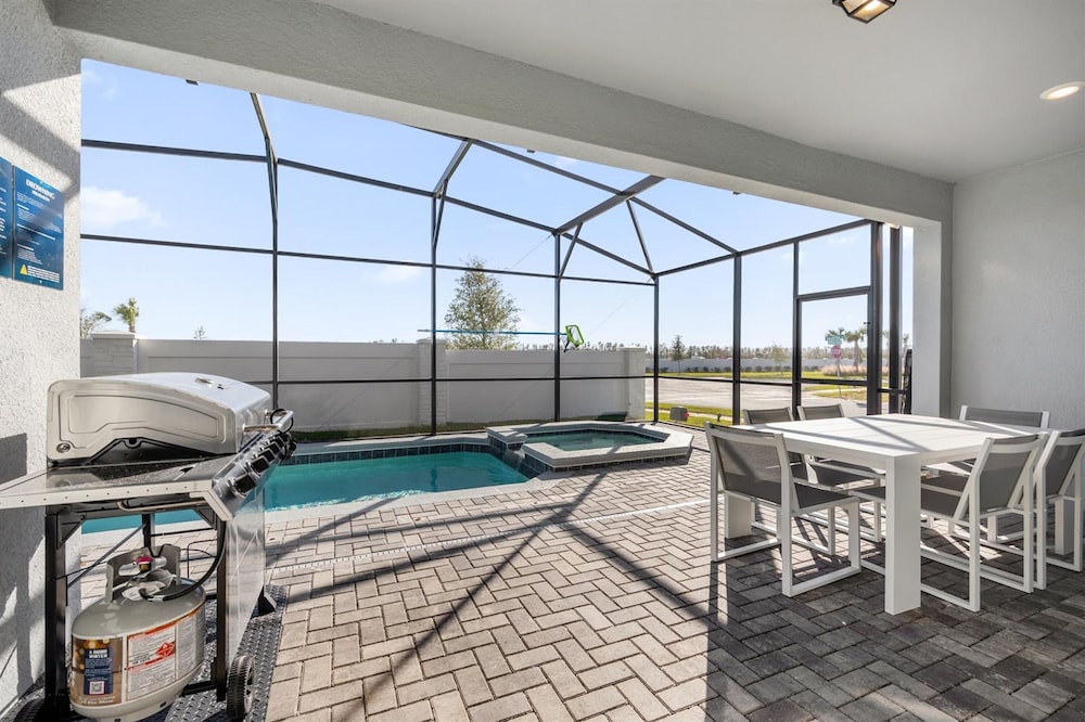 Elegant 6BR Home Perfect for Families
