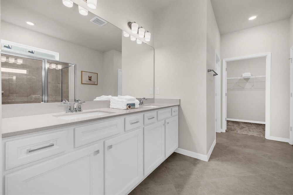 Elegant 6BR Home Perfect for Families