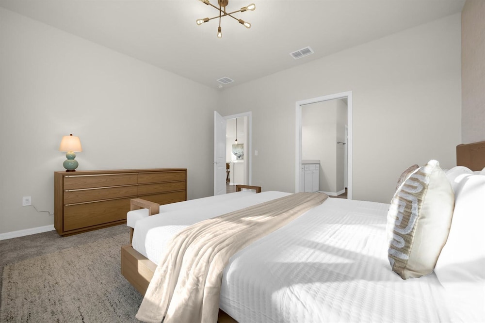 Elegant 6BR Home Perfect for Families