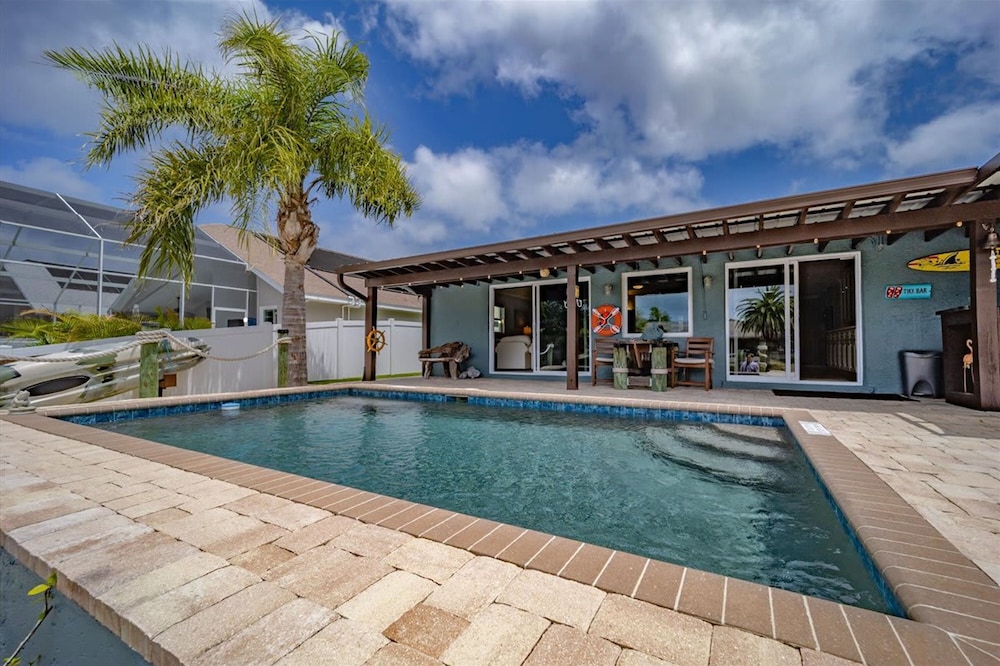 Waterfront Retreat With Pool Tiki Bar Boat Dock