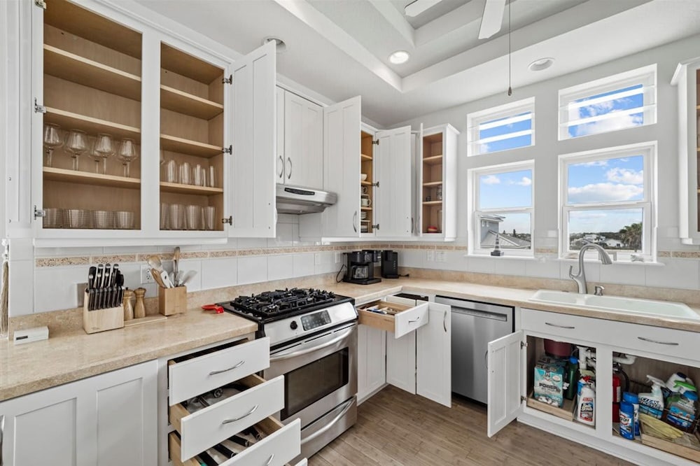 Beachfront 5BR Home With Ocean Views