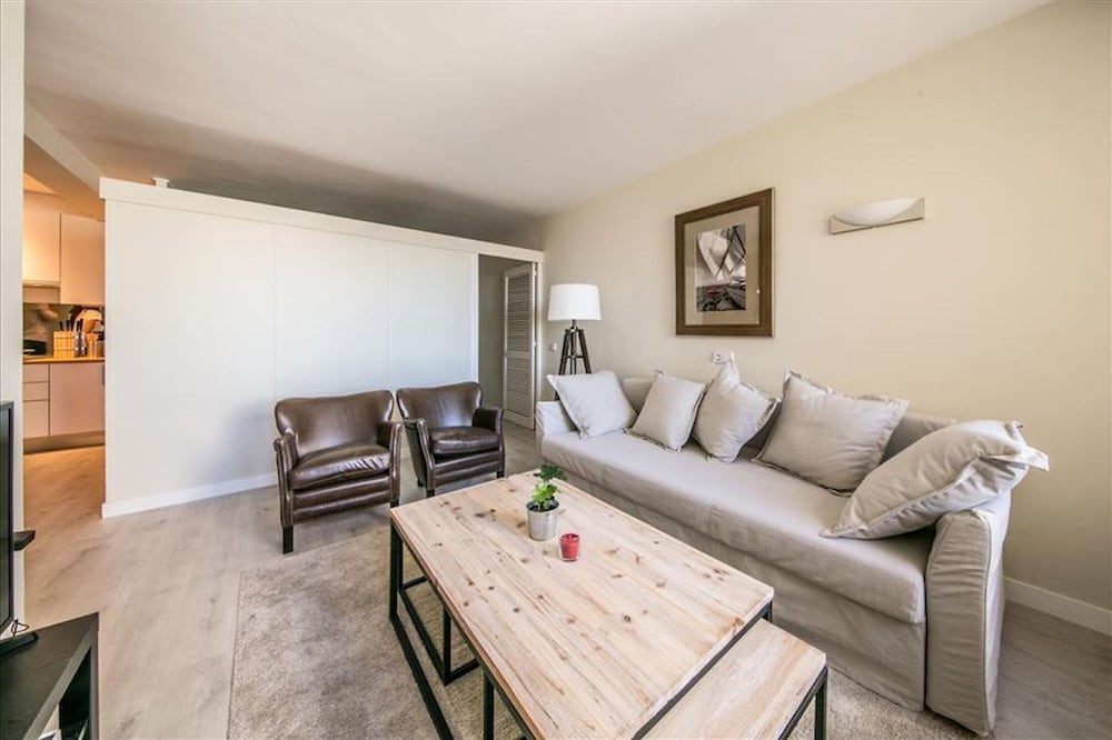 Colon 901 in Madrid With 1 Bedrooms and 1 Bathrooms