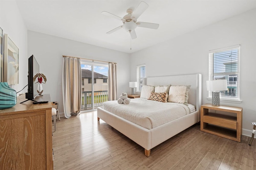 Beachfront 5BR Home With Ocean Views