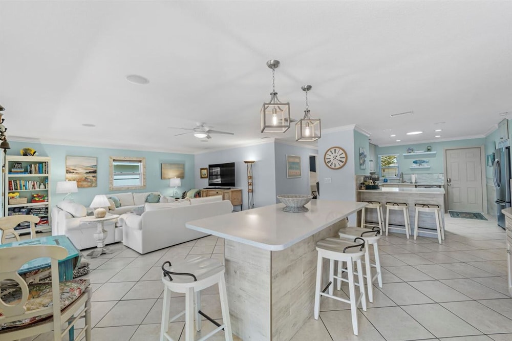 Waterfront Retreat With Pool Tiki Bar Boat Dock