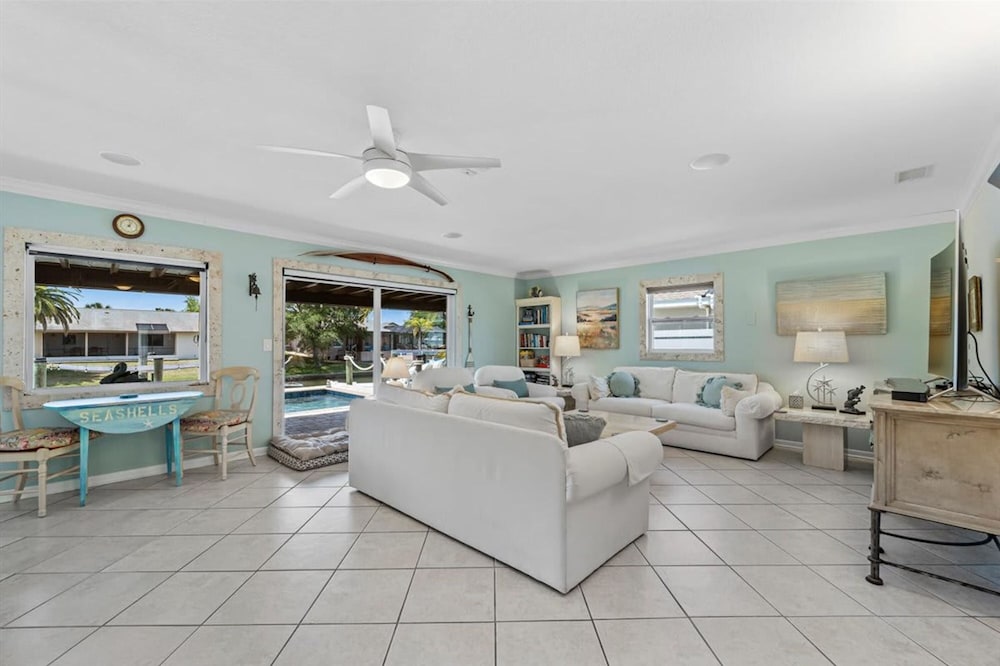 Waterfront Retreat With Pool Tiki Bar Boat Dock