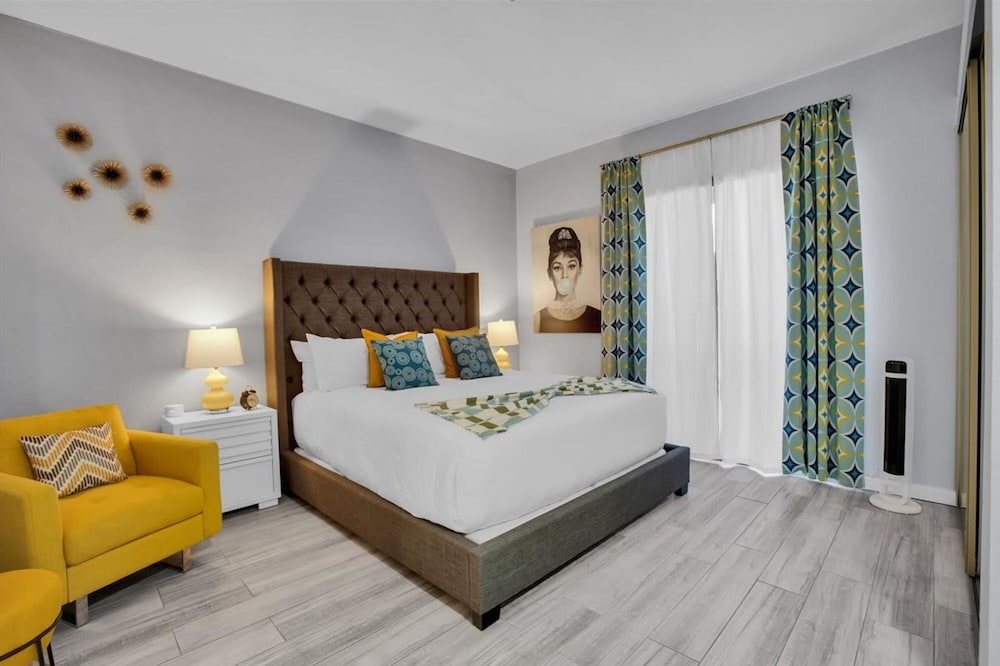 Hollywood Glam Hideaway