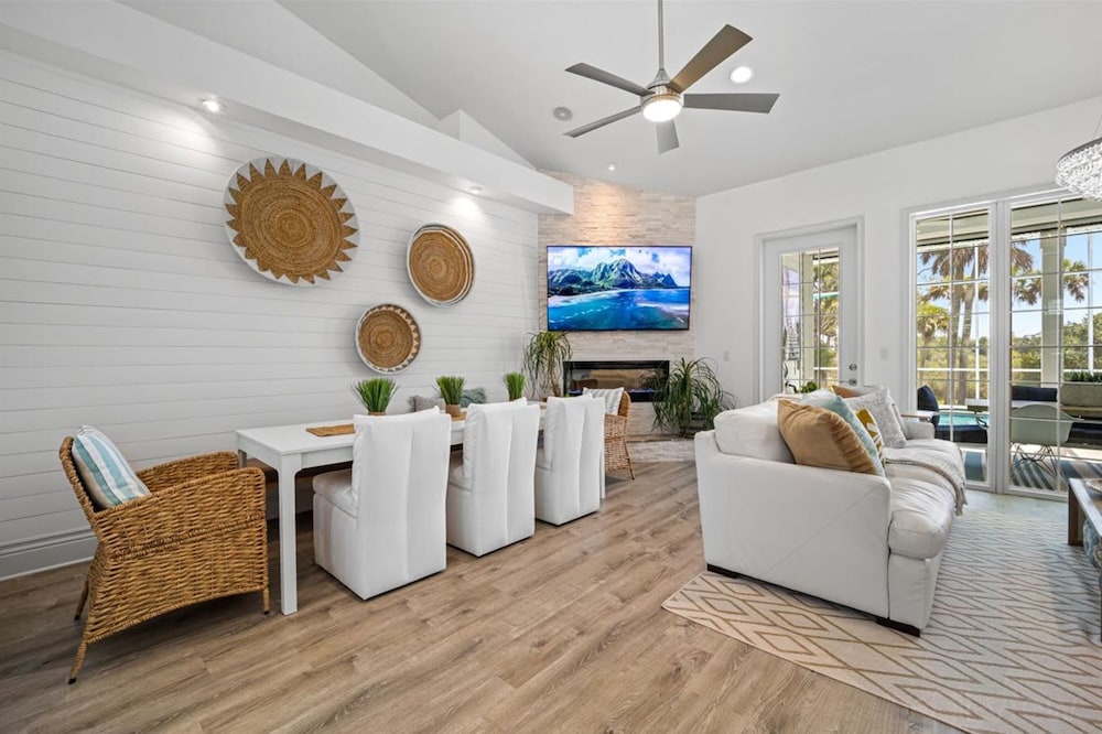 5BR Retreat Pool Opt Heated Spa Bikes Views