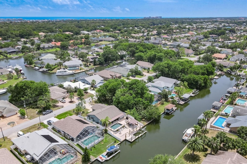 Waterfront Retreat With Pool Tiki Bar Boat Dock