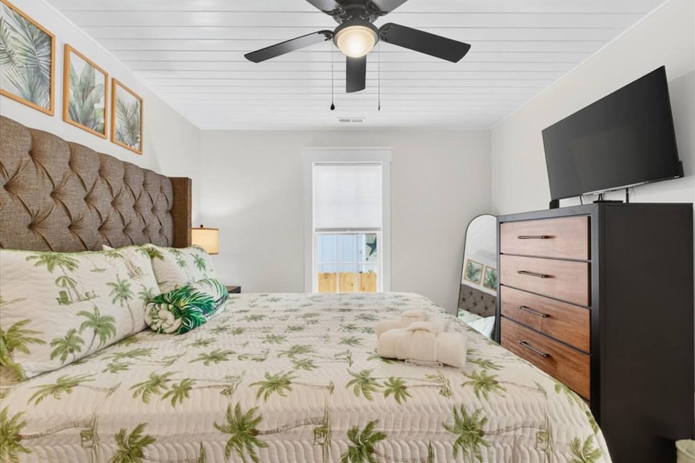New Listing Lux Beach House Dog Friendly