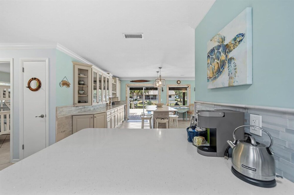 Waterfront Retreat With Pool Tiki Bar Boat Dock