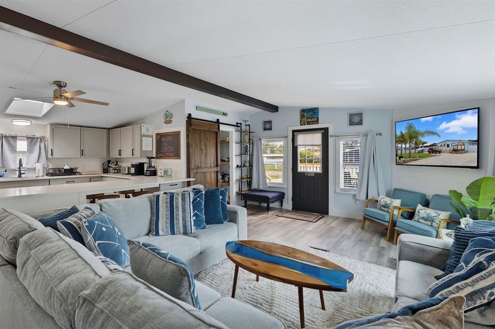 4BR Coastal Pool Cottage Golf Cart Kayaks