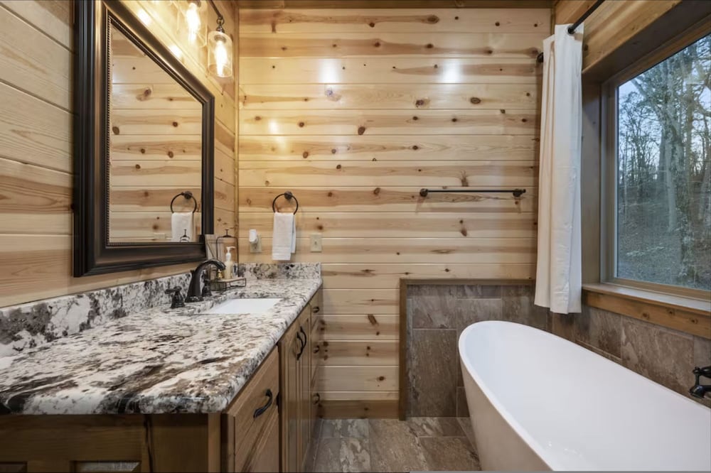 Three Bears Hideout Luxury Mountain Cabin Getaway for Families Groups