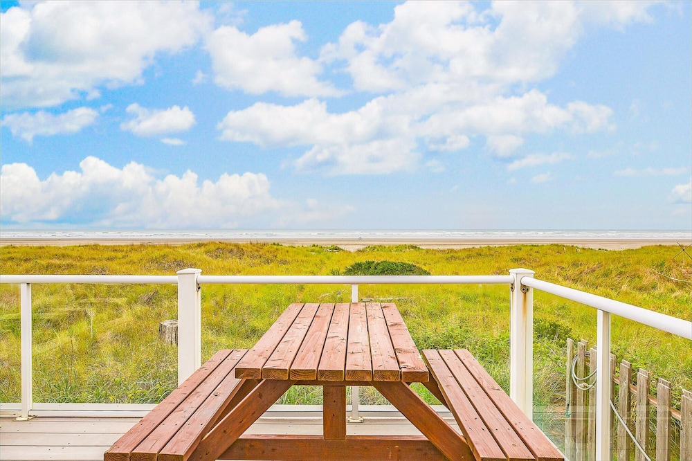 Beach Dream Two in Ocean Shores