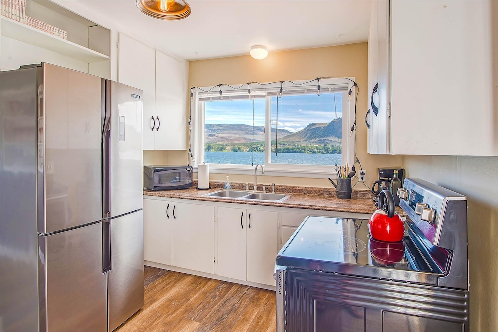 Lake Level Cabin in Oroville