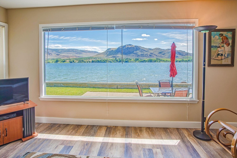 Lake Level Cabin in Oroville