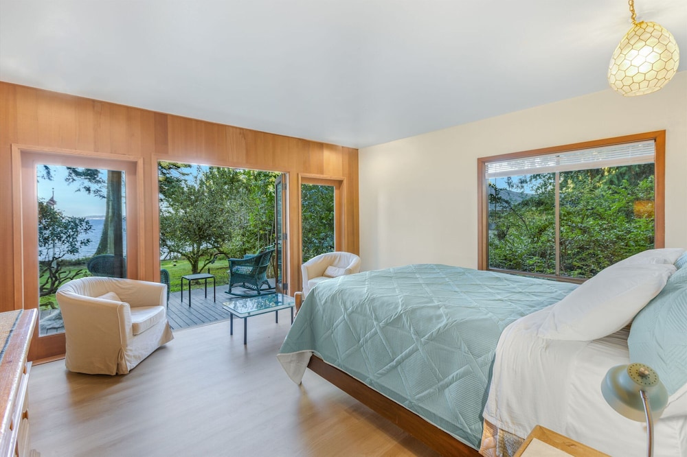 Puzzle Point Lodge in Poulsbo