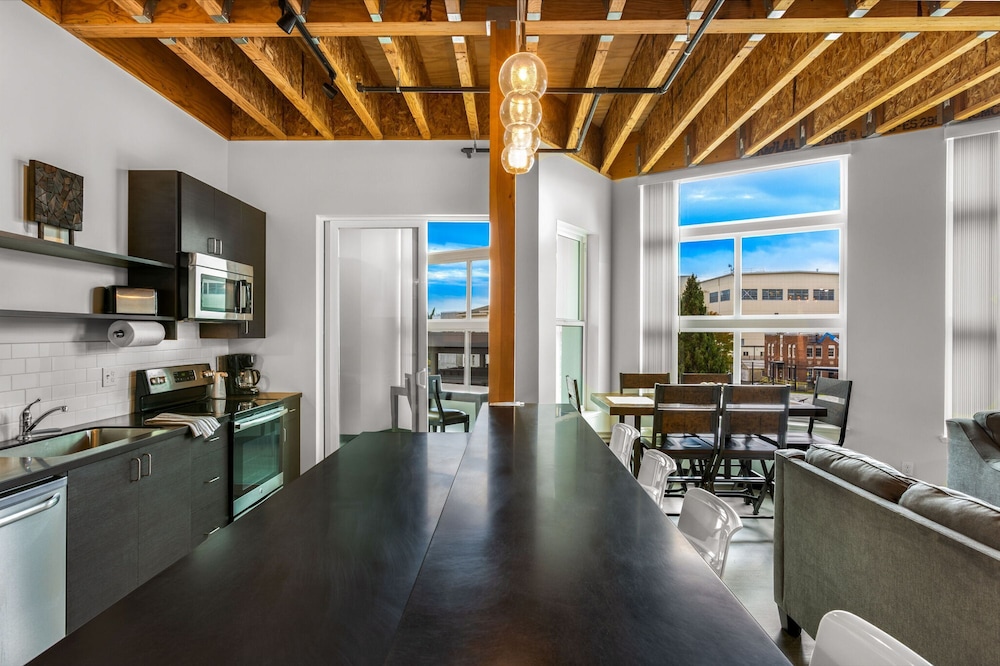 Admiral Condo 201 in Bremerton