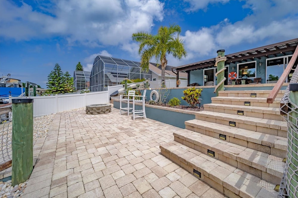 Waterfront Retreat With Pool Tiki Bar Boat Dock
