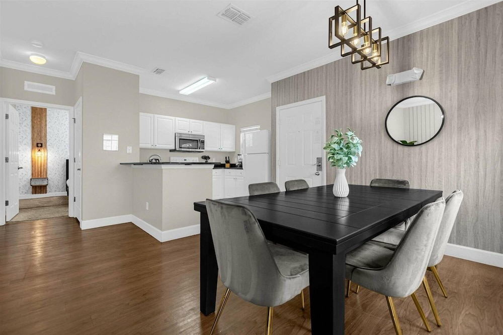 Luxury 4bdr 5 Miles From Disney view 4