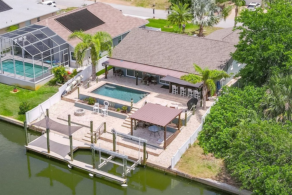 Waterfront Retreat With Pool Tiki Bar Boat Dock