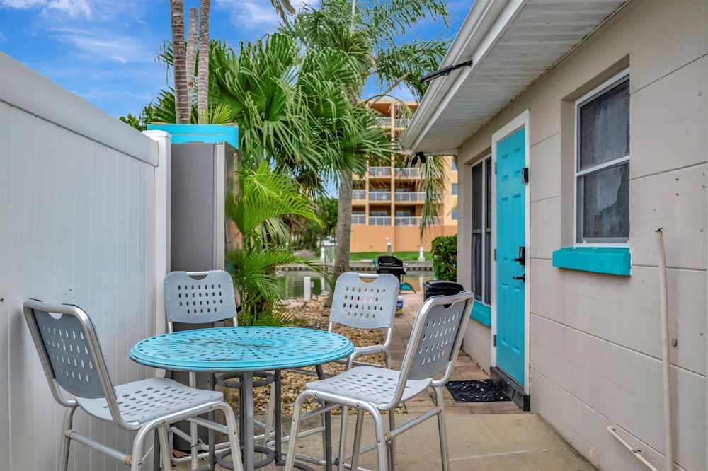 Seashell Suite 1B Pet Friendly Waterfront Dock
