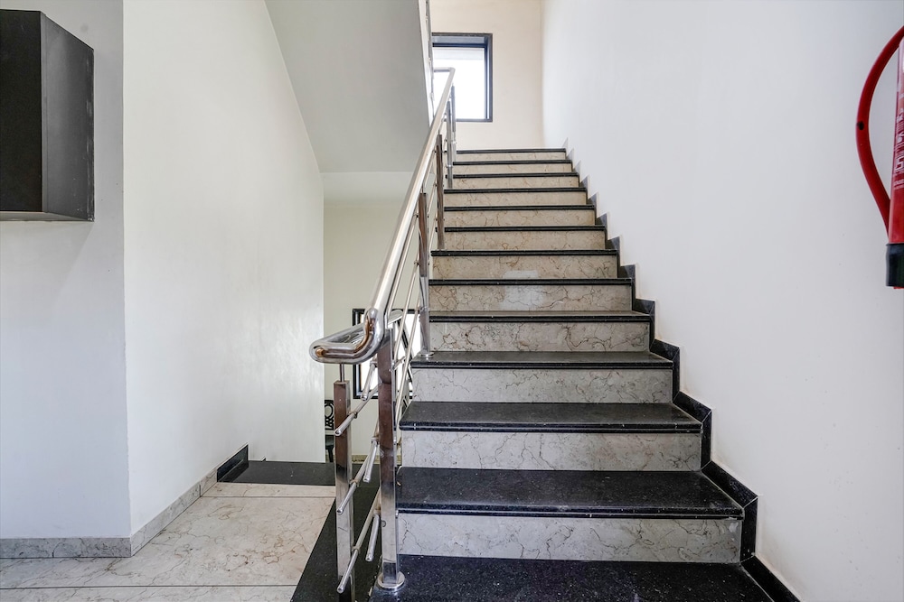 Fabhotel Prime Dumas