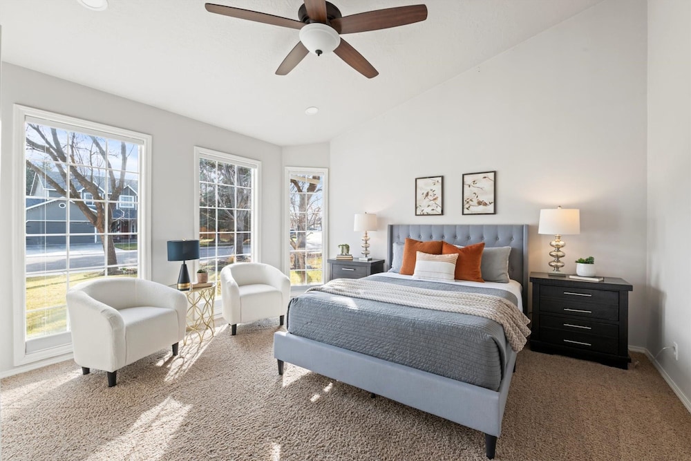 Cozy 5BR w Fire Pit BBQ Near Topgolf Fun