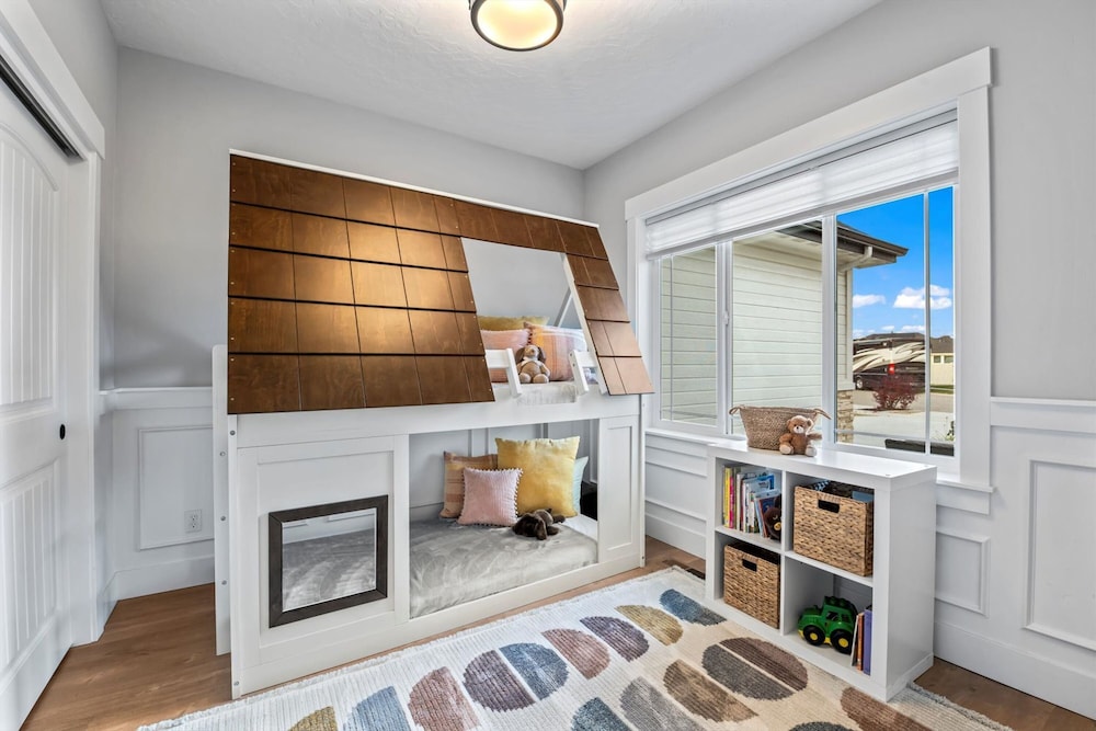 Single-level Gem Sauna - Fire Pit - Swing Set