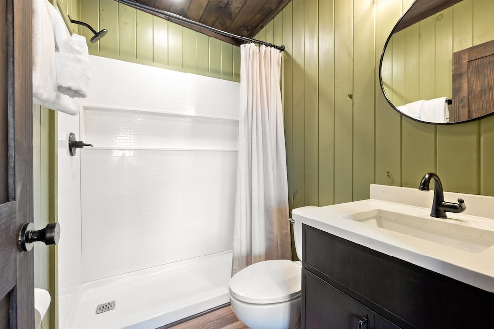 Gorgeous Brand-new Home w Pool Game Room Hot Tub