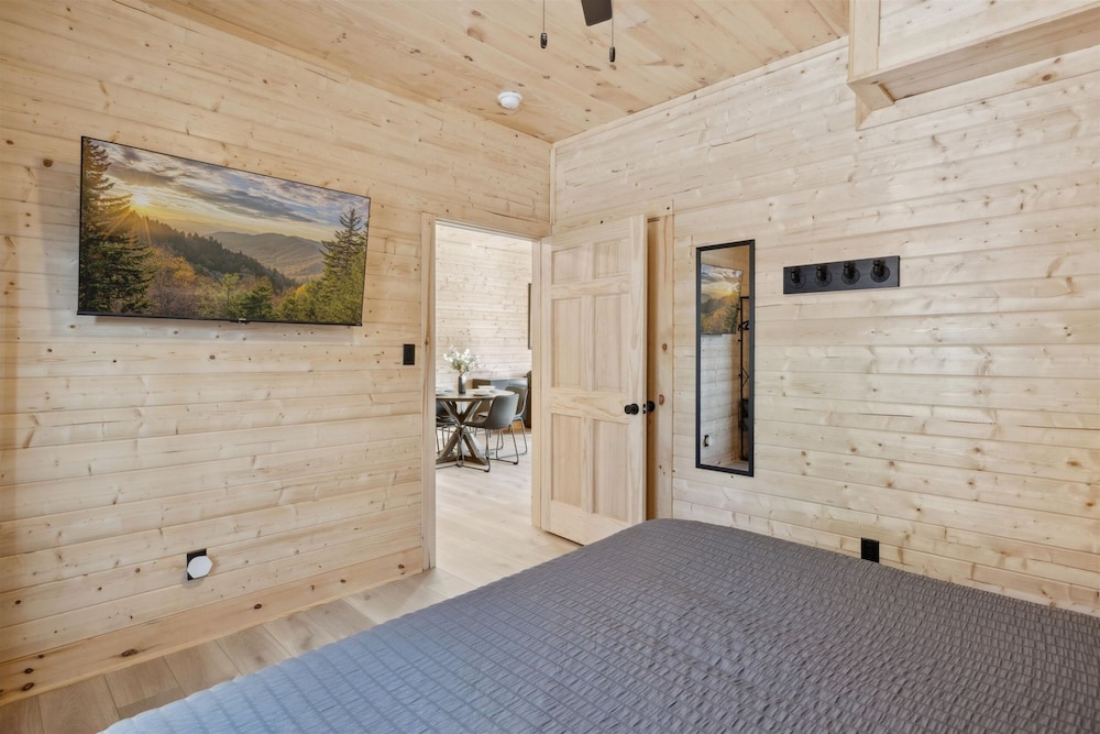 2 Brand New Cabins for Family Retreat